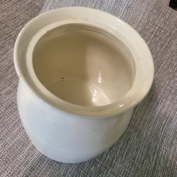 VTG Ceramic Cookie Jar/Canister~Appears Handmade White with Red Peppers & Lid - Picture 4 of 5